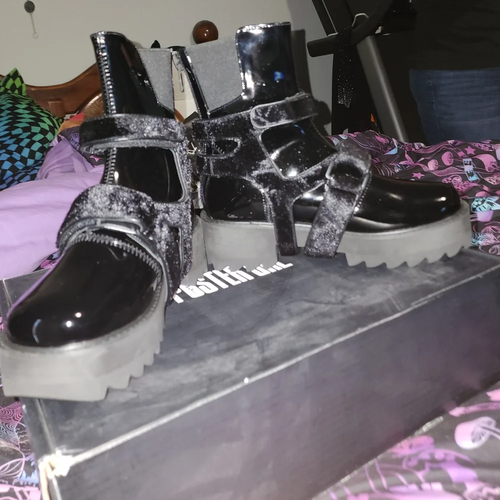 NIB Dolls Kill Bad Ass Velvet , And Sexy Black Vinyl Combat Boots - Picture 3 of 10